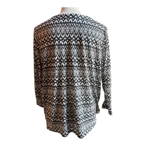 H&M Black White Tribal Geometric Surplice Boho Blouse Size L (2426-1) - Picture 2 of 3
